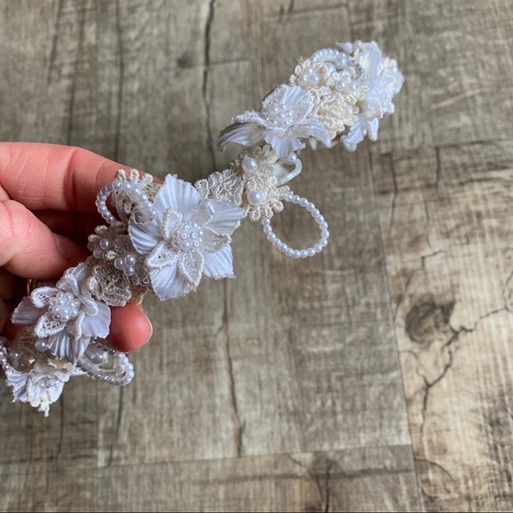 Vintage Off White Floral & Beaded Head Piece - Picture 6 of 6
